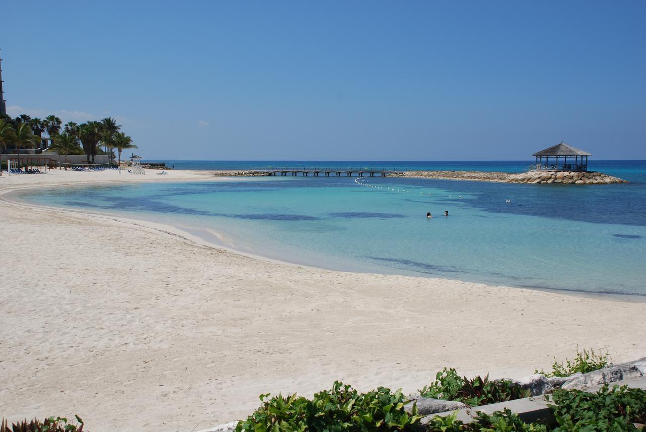 Luxury Villa Sleeps 6, Beach Access, Montego Bay Kültér fotó