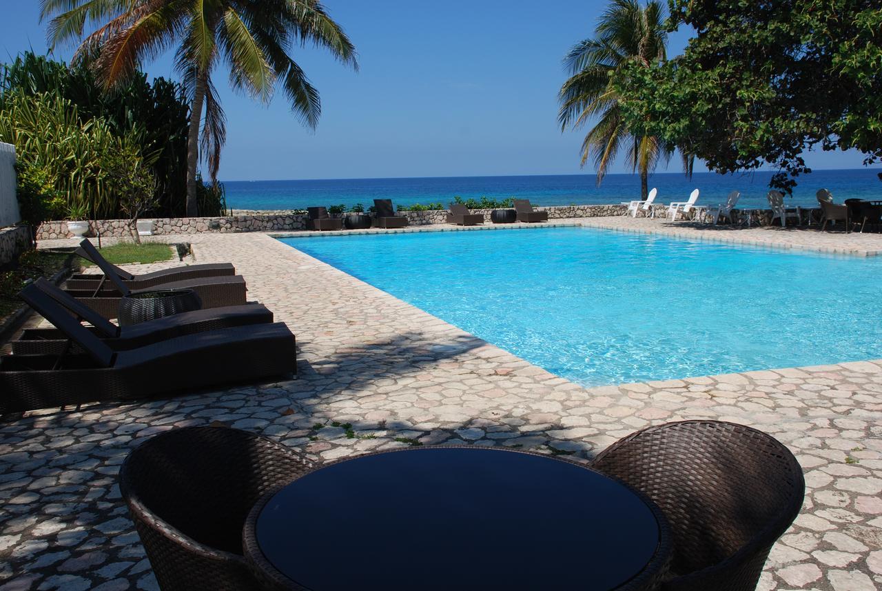Luxury Villa Sleeps 6, Beach Access, Montego Bay Kültér fotó