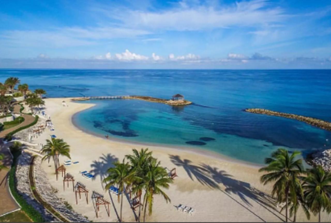 Luxury Villa Sleeps 6, Beach Access, Montego Bay Kültér fotó