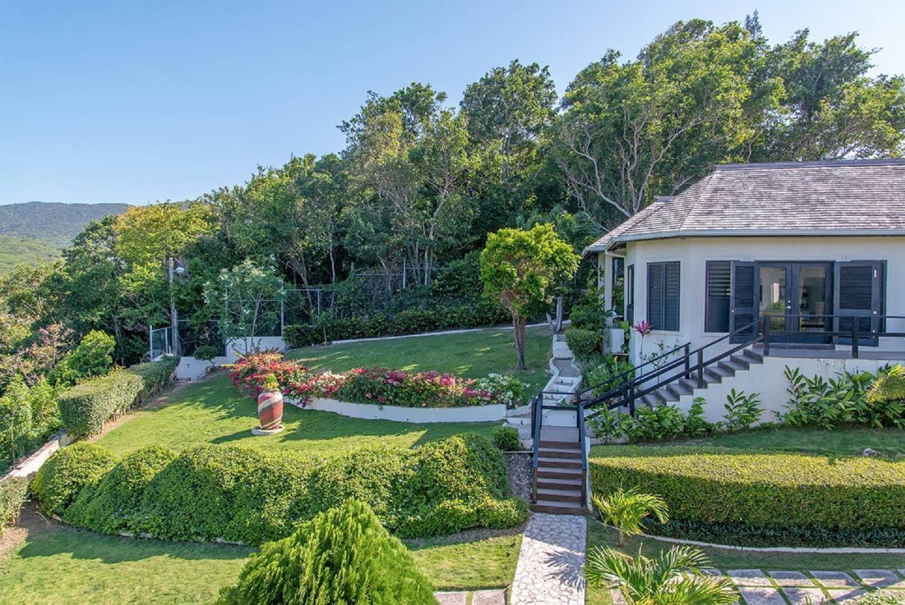 Luxury Villa Sleeps 6, Beach Access, Montego Bay Kültér fotó